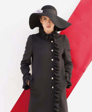 woman wearing black long-sleeved dress and black sunhat
